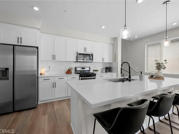 1927 S Apple Tree Way, San Bernardino, CA 92408