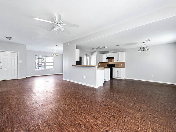 3rd image of 220 Kellyn Ct