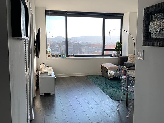 5th image of 260 King St #7XX