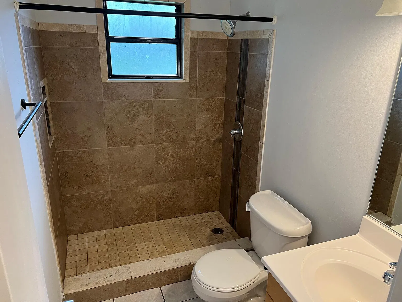 3 bed, 1400 sqft, $1,950 — Photo 4
