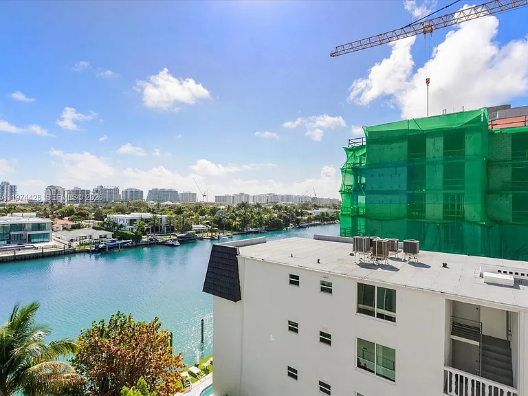 9521 E Bay Harbor Dr #705 — Photo 46