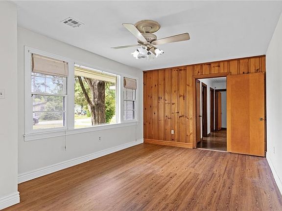 4th image of 210 Short St