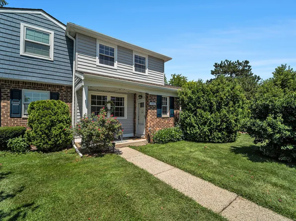 24822 Olde Orchard St, Novi, MI 48375
