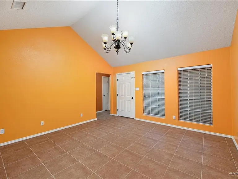 3413 Yucca Ave — Photo 2