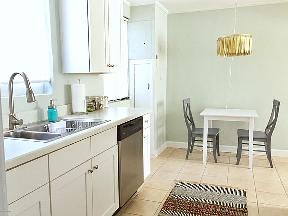 5th image of 2727 Oak St #1