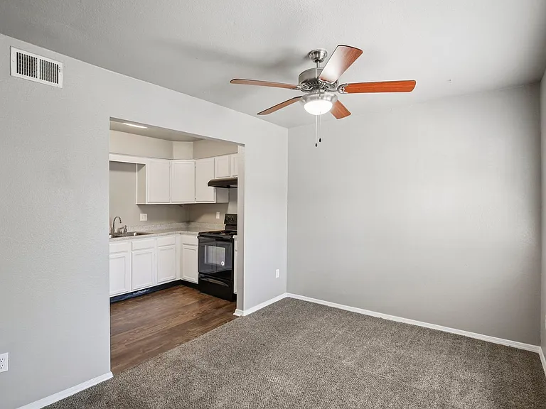 Hidden Hills Apartments — Photo 21