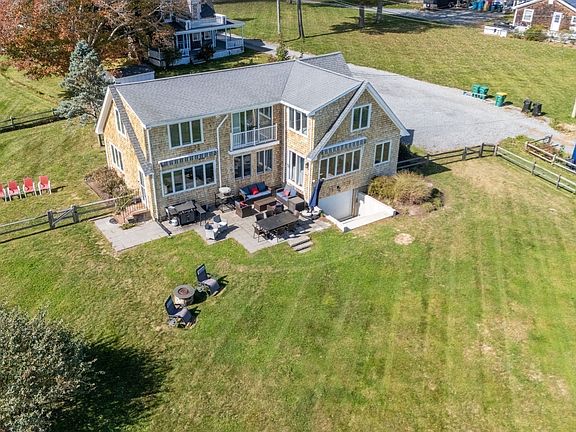 4th image of 7 Pebble Ln