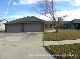 5202 S Baneberry Ave, Sioux Falls, SD 57106