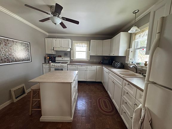 4th image of 29 N Lincoln Ave