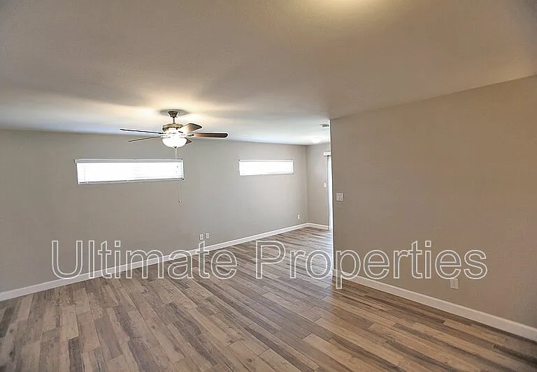 5520 W Alice Ave — Photo 2