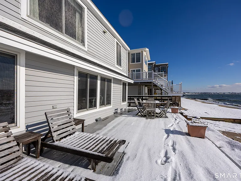 33 Beach Rd W — Photo 29