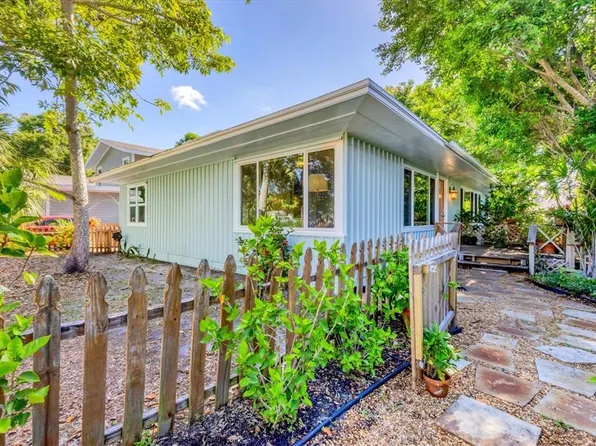 3734 Iroquois Ave, Sarasota, FL 34234