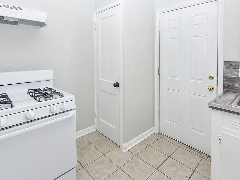 901 Kern Rd #903 — Photo 11