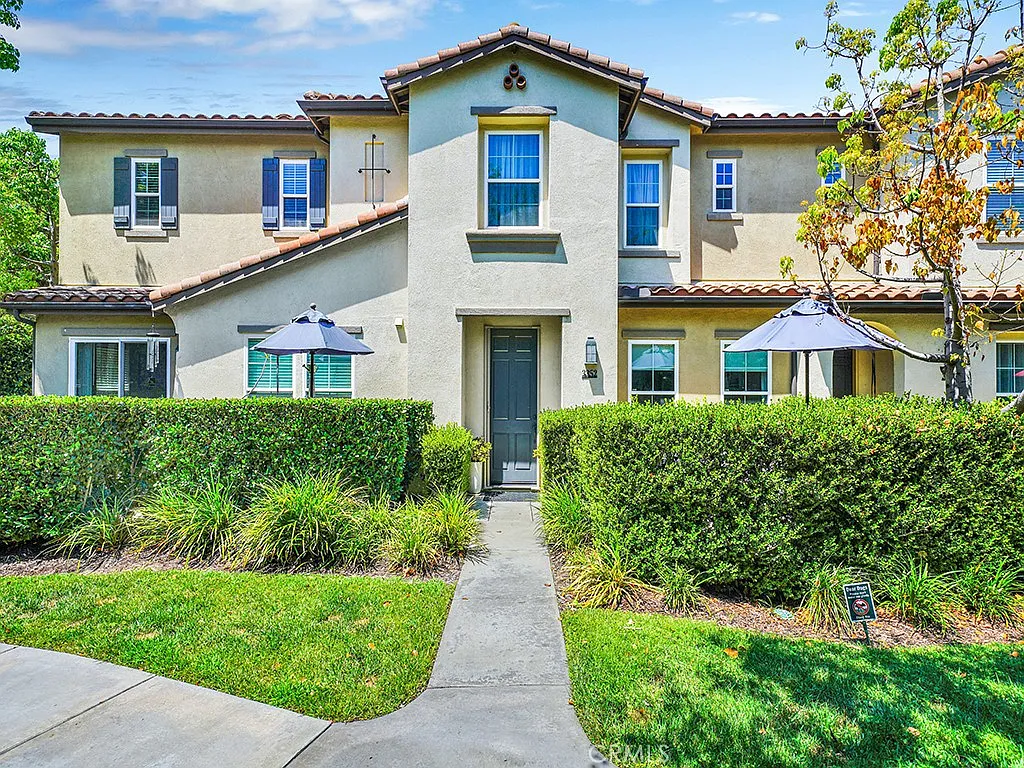 3 bed, 2.5 bath, 1477 sqft, $5,000 — Photo 1