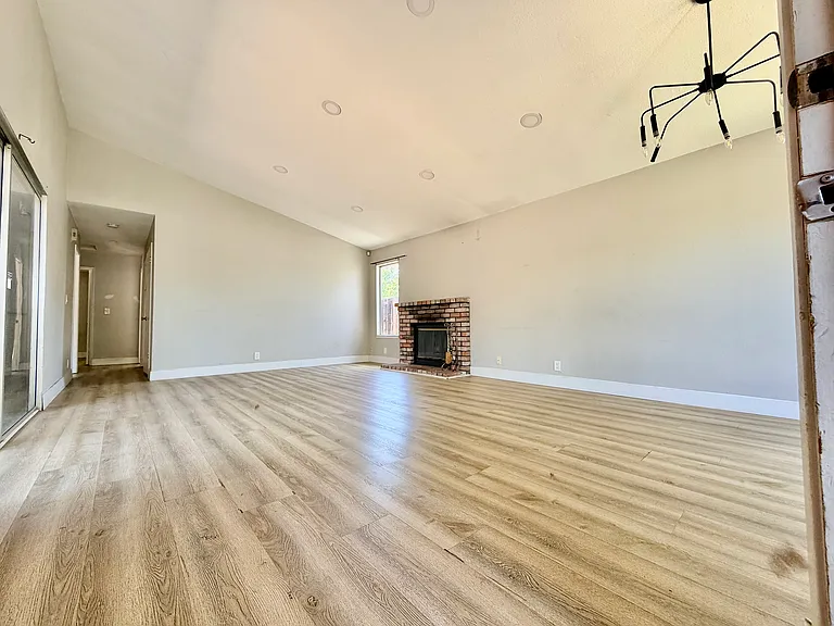 3400 Crowley Ct — Photo 9
