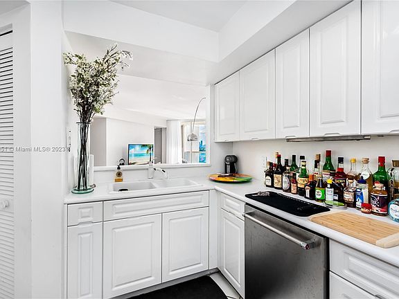 5th image of 1900 Sunset Harbour Dr #1114