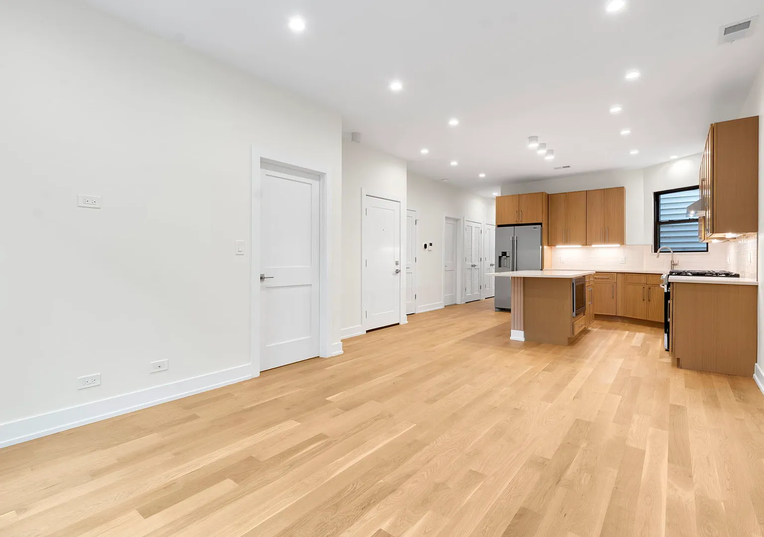 3 bed, 1250 sqft, $4,500 — Photo 3