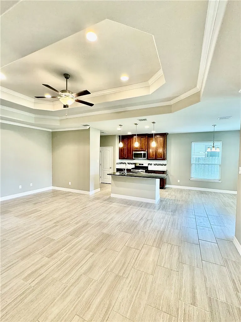3 bed, 2.0 bath, 1513 sqft, $2,350 — Photo 4