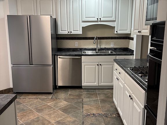4th image of 3904 Moss Dr