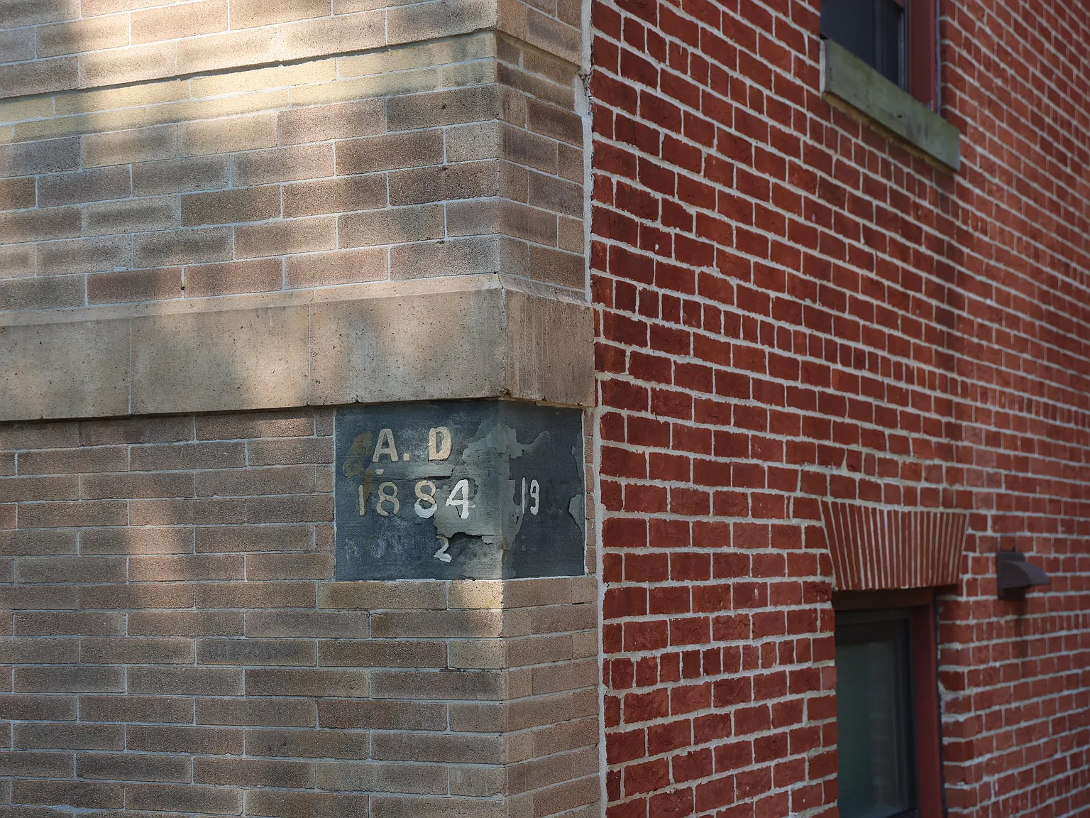 2028 Mount Royal Ter — Photo 2