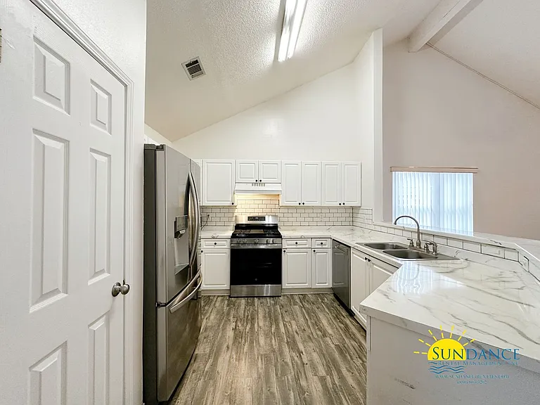 1870 Whispering Oaks Ln — Photo 3