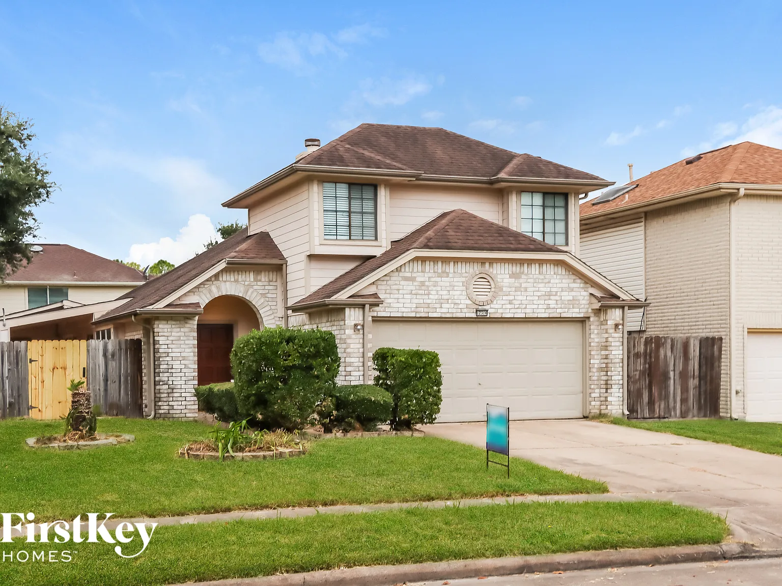 4 bed, 2.0 bath, 1977 sqft, $2,360 — Photo 2