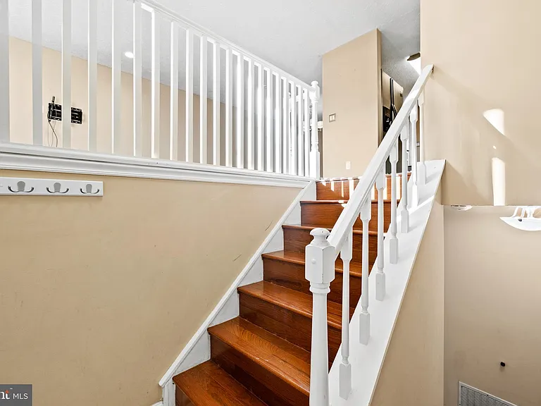8469 Rippled Creek Ct — Photo 3