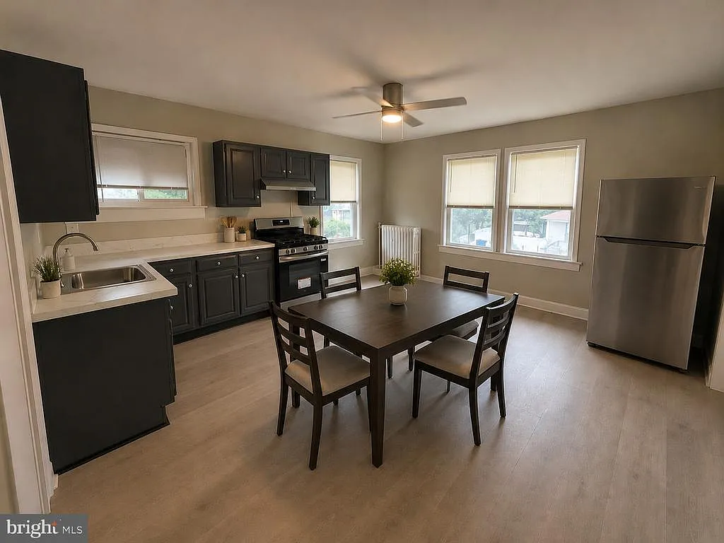 3 bed, 1.0 bath, 2336 sqft, $2,300 — Photo 4