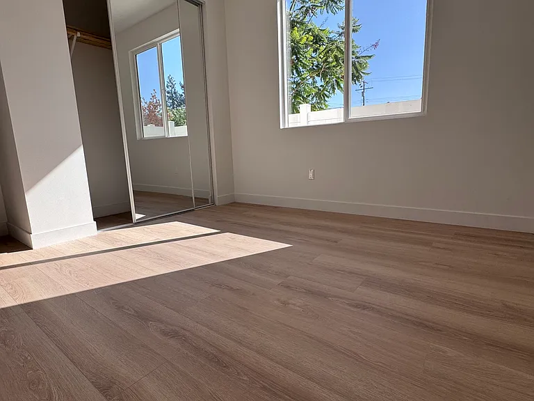22657 Valerio St #22659 — Photo 12