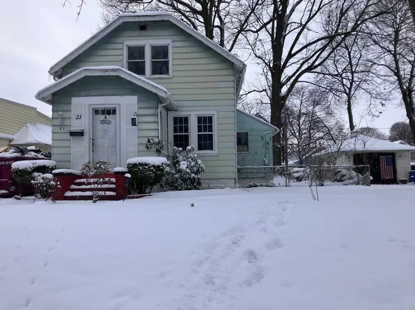 21 Sheraton Dr, Rochester, NY 14616