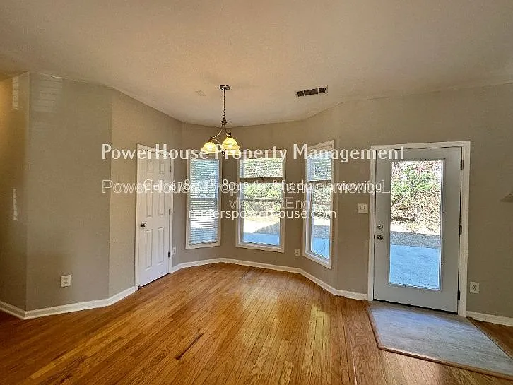 2403 Walnut Tree Ln — Photo 32