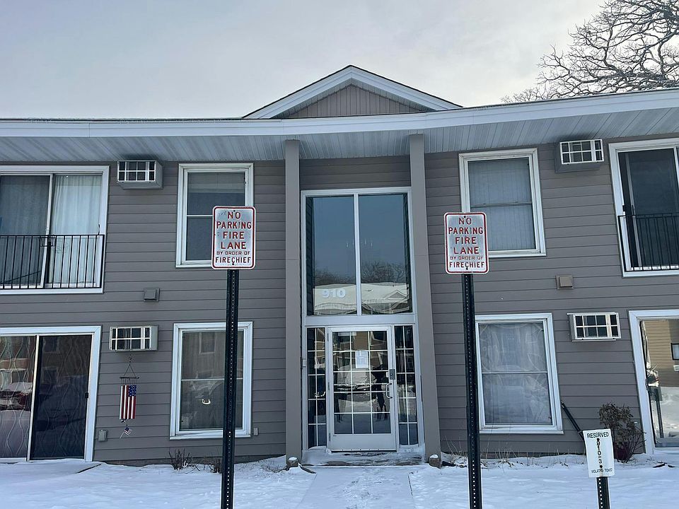 1st image of 910 6th St S APT 1