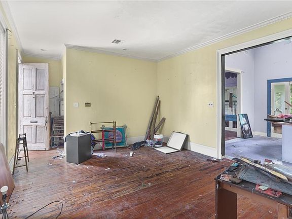 4th image of 705 Austerlitz St
