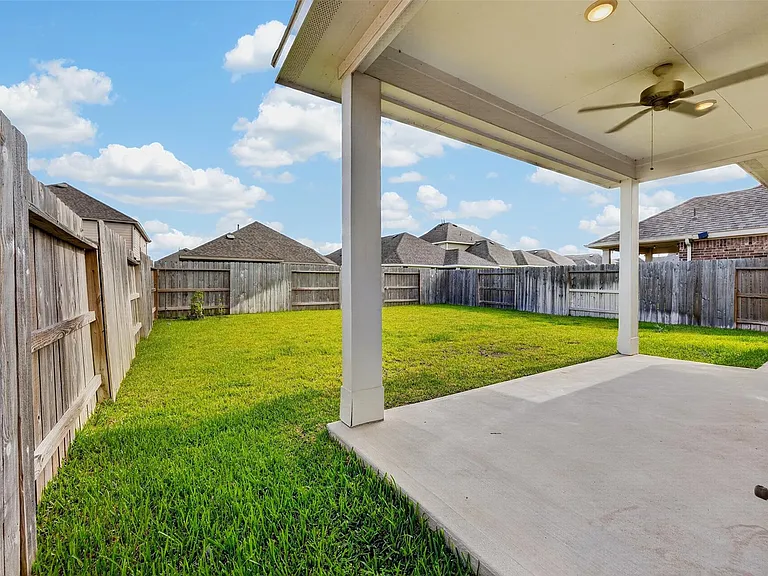 21619 Coral Mist Dr — Photo 35
