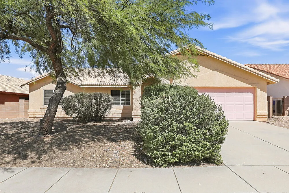 3 bed, 2.0 bath, 1738 sqft, $1,985 — Photo 1