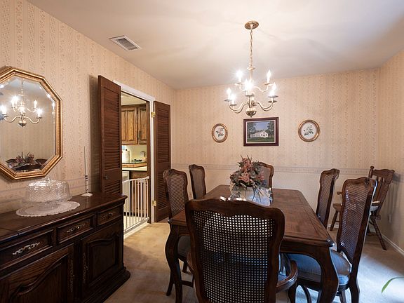 DiningRoom2.jpg