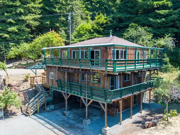 370 Garden Ln, Bayside, CA 95524