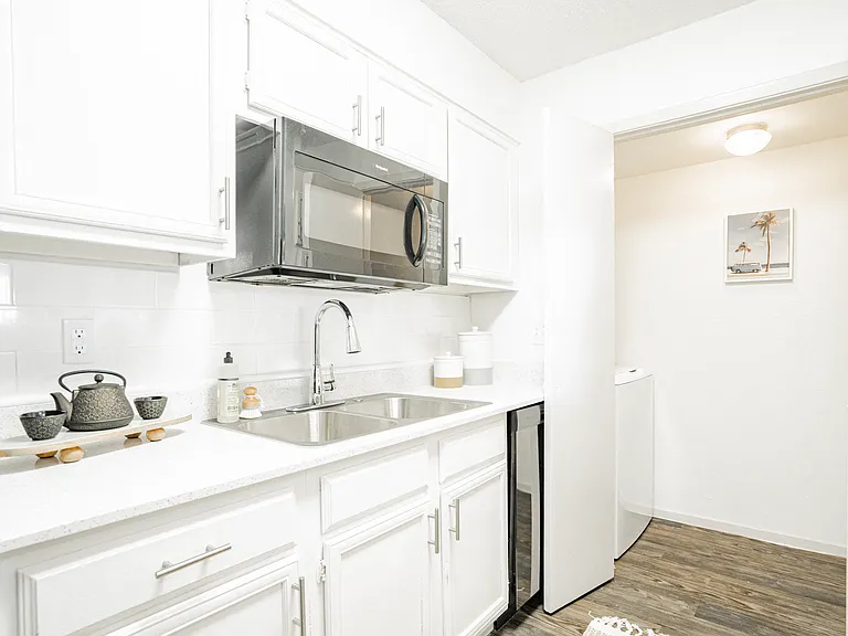 Riverwalk Apartments — Photo 9