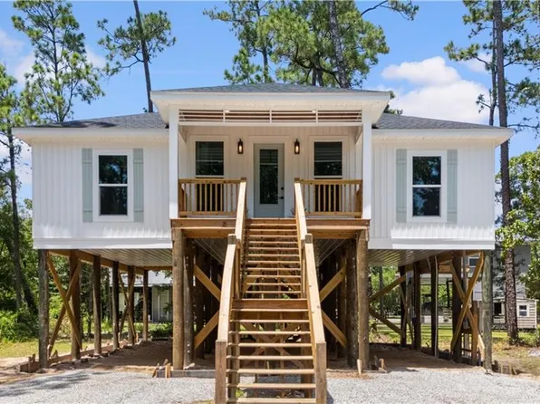 710 Alabama Ave, Dauphin Island, AL 36528