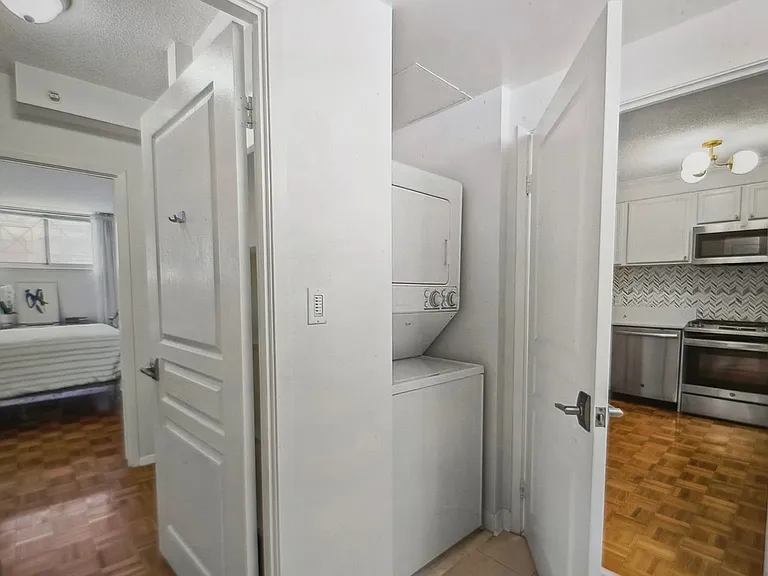 7111 Woodmont Ave #107 — Photo 11