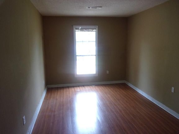 3rd image of 2289 White Oak Dr