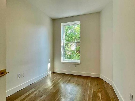 5th image of 1054 Dean St #3G