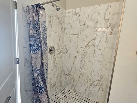 5th image of 184 N Lamon Ave #1