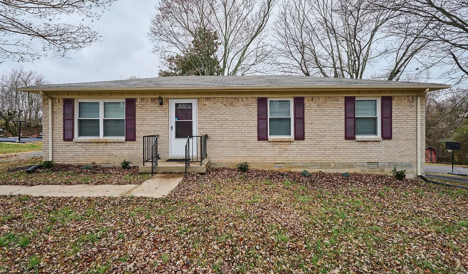 3 bed, 1.5 bath, 1100 sqft, $1,700 — Photo 2