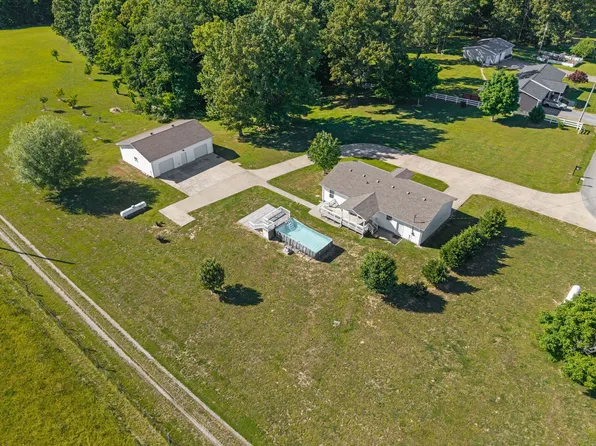 85 El Camino Real Dr, Cadiz, KY 42211