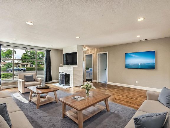 3rd image of 968 San Saba Ct