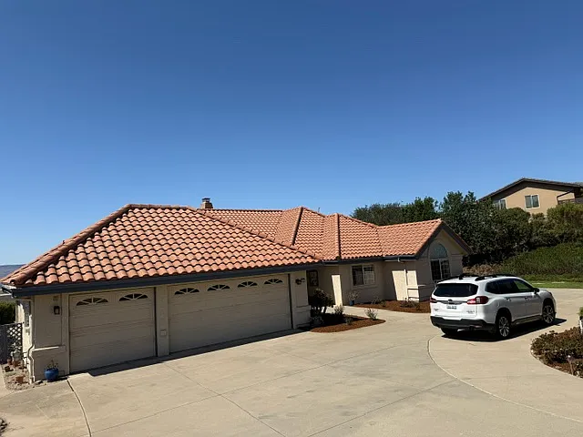 3 bed, 2.5 bath, 2735 sqft, $5,000 — Photo 2