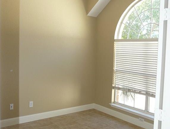 2nd image of 5568 Seabury Dr