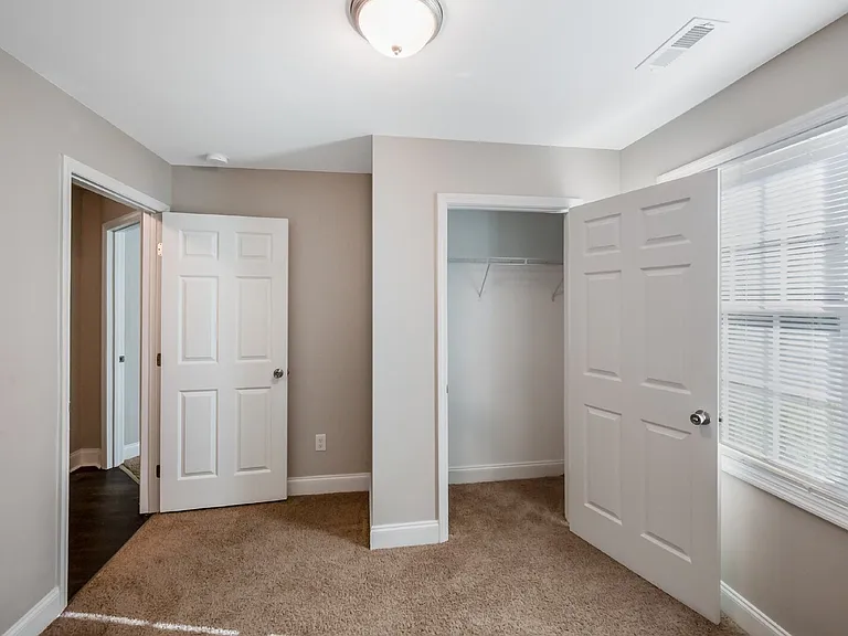 912 E Joyner St — Photo 15