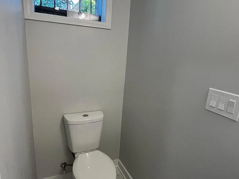 327 Whittier St NW #B — Photo 17